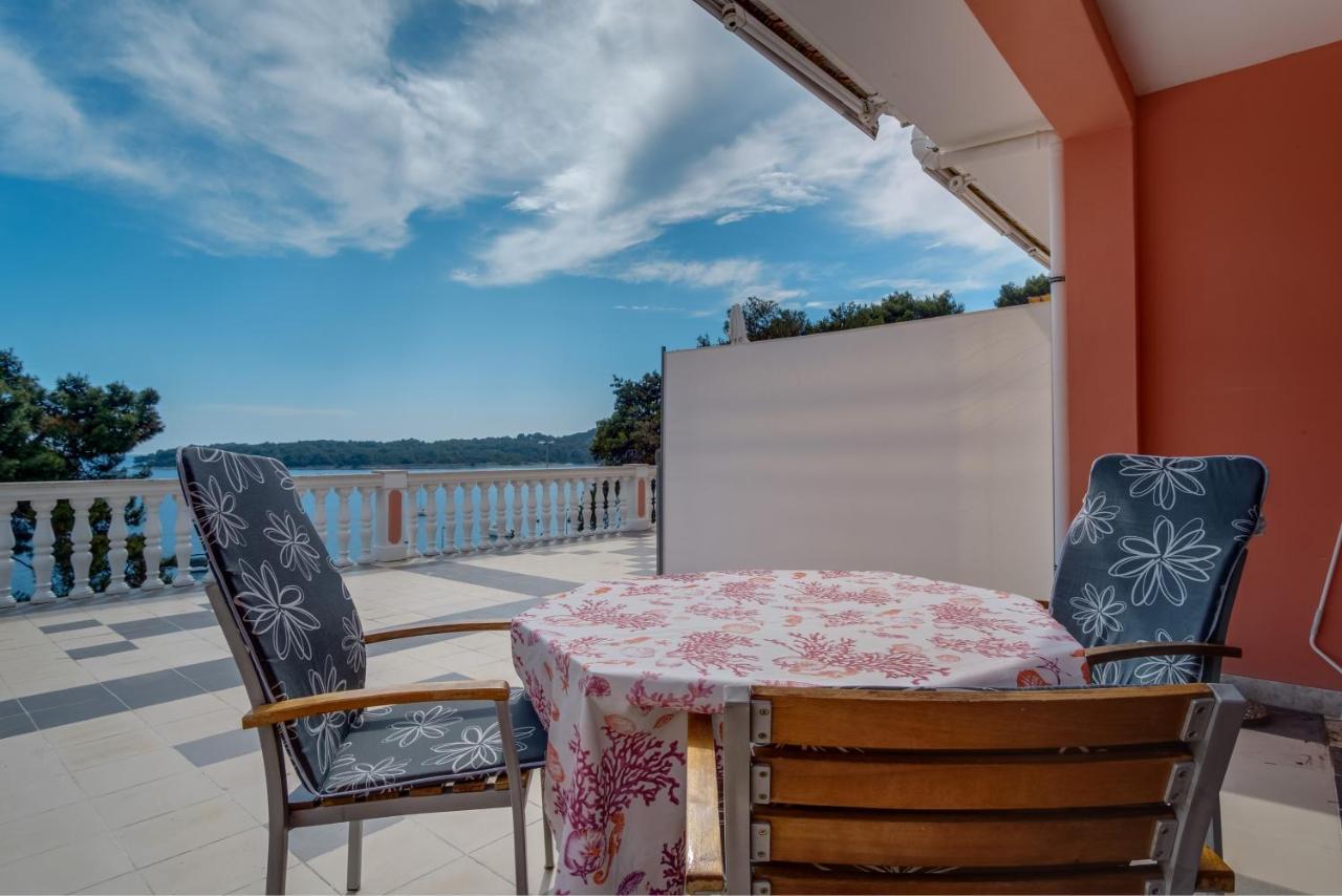 Apartments Villa Julija 木洛希尼 外观 照片