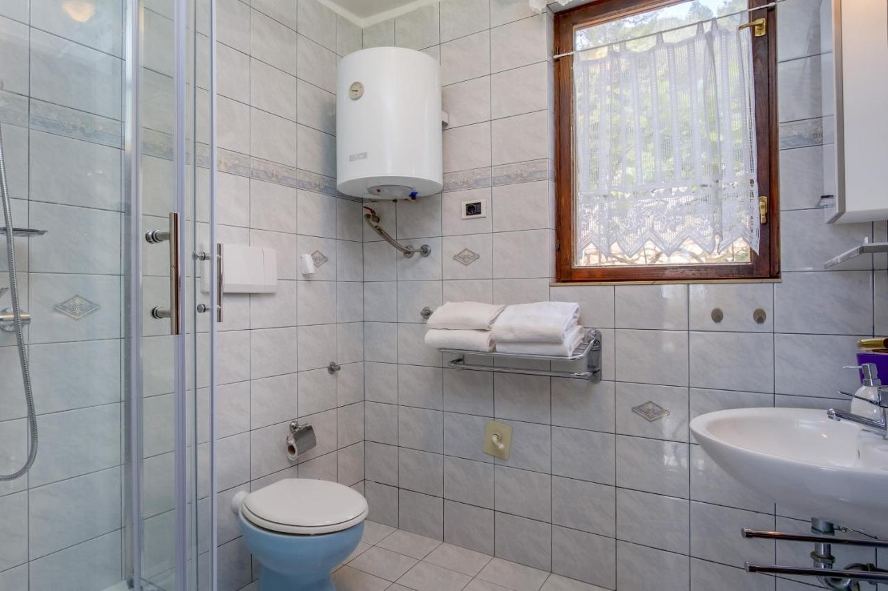 Apartments Villa Julija 木洛希尼 外观 照片